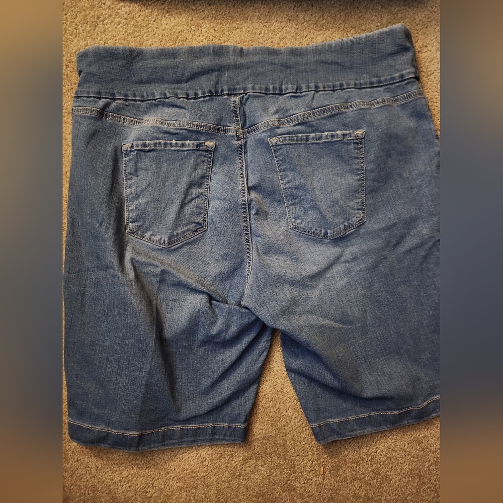 Gloria Vanderbilt Blue Denim Shorts - Picture 2 of 5